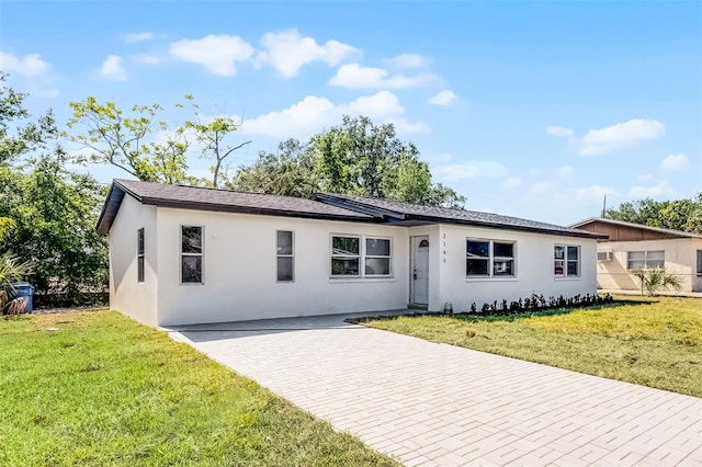 2105 9th St NE, Winter Haven, FL 33880 - ranch-style home featuring a front yard and stucco siding