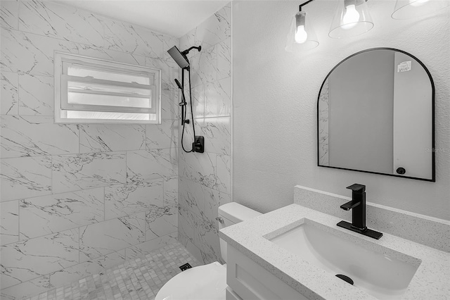2105 9th St NE, Winter Haven, FL 33880 - full bath featuring toilet, tiled shower, and vanity