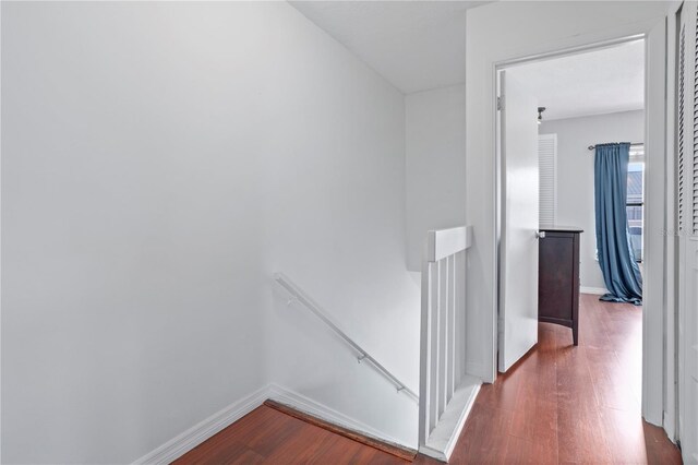 611 Casa Park A Ct, Winter Springs, FL 32708 - hallway with wood finished floors, an upstairs landing, and baseboards