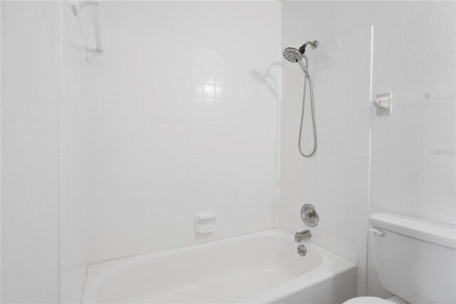 611 Casa Park A Ct, Winter Springs, FL 32708 - full bath featuring toilet and washtub / shower combination