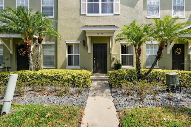 entrance to property with stucco siding
