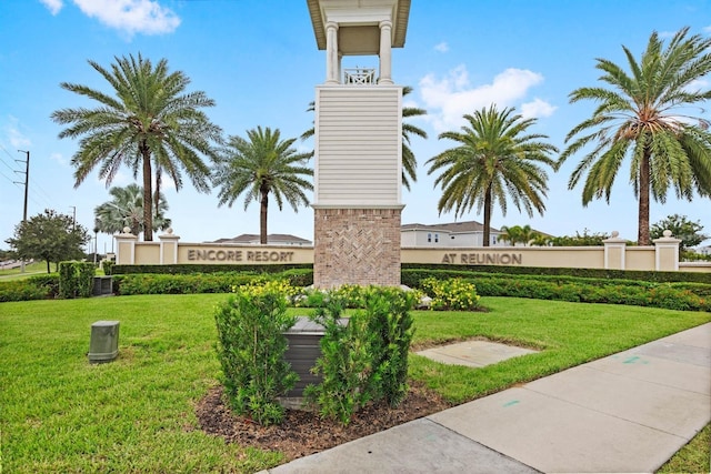 community sign with a lawn