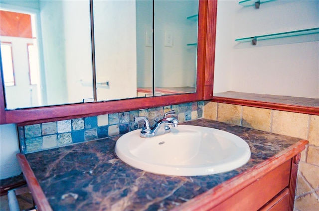 530 Webster St, Lake Mary, FL 32746 - bathroom with vanity and backsplash