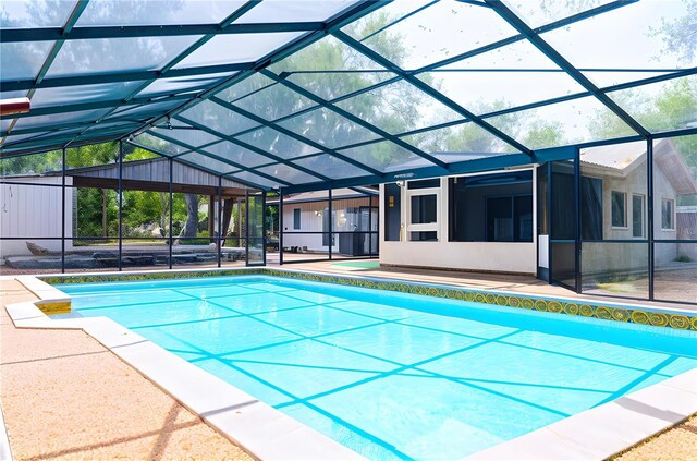 530 Webster St, Lake Mary, FL 32746 - swimming pool with a lanai and a patio
