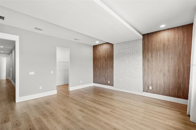 interior space with light wood finished floors, baseboards, visible vents, and recessed lighting