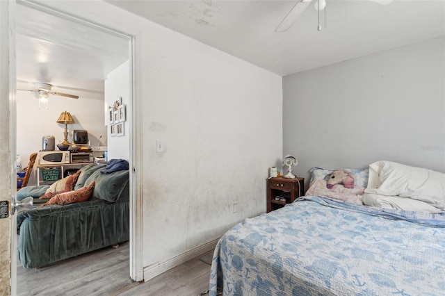 bedroom featuring light wood finished floors and a ceiling fan