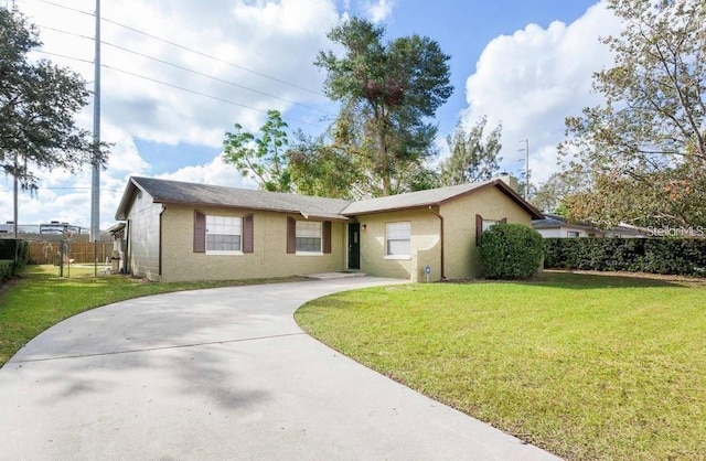 631 Trailwood Dr, Altamonte Springs, FL 32714 - single story home featuring stucco siding, a front lawn, fence, and concrete driveway