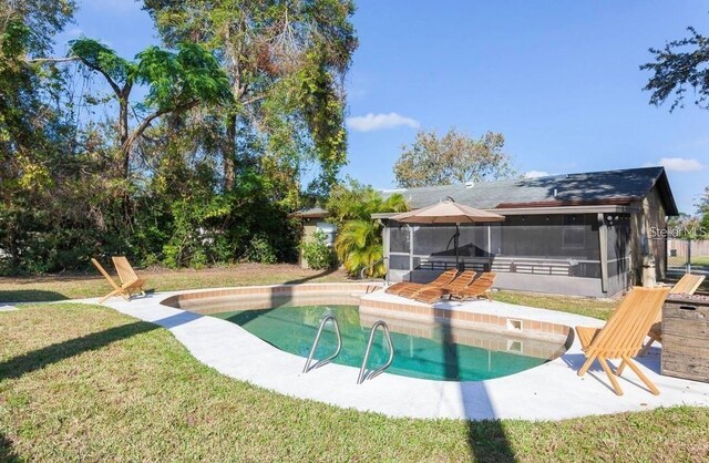 631 Trailwood Dr, Altamonte Springs, FL 32714 - pool featuring a sunroom, a patio area, and a lawn