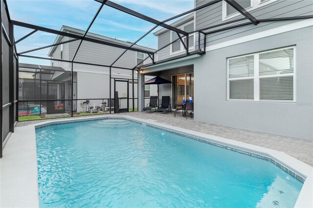 1820 Summer Dr, Davenport, FL 33897 - pool with a lanai and a patio area