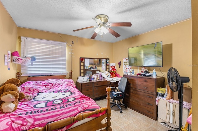 bedroom featuring light floors, ceiling fan, and a textured ceiling