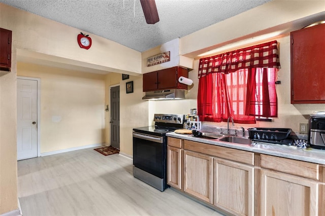 kitchen with light wood-style flooring, a textured ceiling, under cabinet range hood, ceiling fan, and stainless steel range with electric stovetop