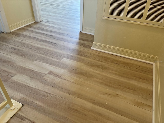 room details featuring baseboards, wood finished floors, and visible vents