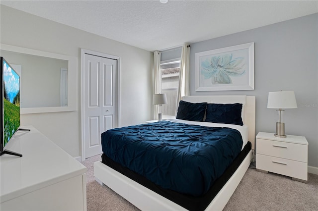 9034 Stinger Dr, Davenport, FL 33896 - bedroom with a closet, a textured ceiling, and light carpet
