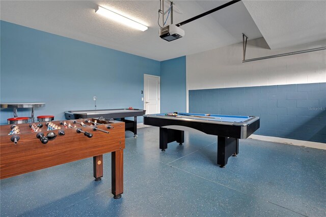 9034 Stinger Dr, Davenport, FL 33896 - rec room with a garage, concrete block wall, speckled floor, baseboards, and billiards