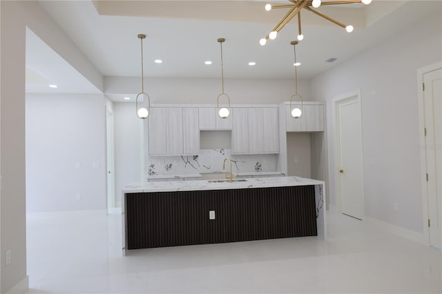 kitchen with decorative backsplash, modern cabinets, a large island with sink, a sink, and recessed lighting