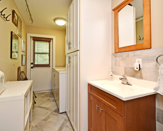 2900 Cullen Lake Shore Dr, Belle Isle, FL 32812 - clothes washing area featuring a sink and washer and dryer