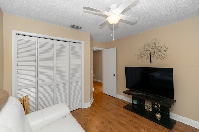 603 Yorkshire Dr, Oviedo, FL 32765 - living room with a ceiling fan, wood finished floors, a textured ceiling, and baseboards