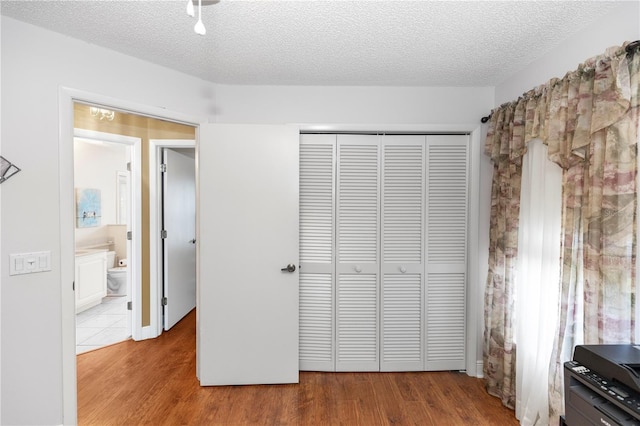 603 Yorkshire Dr, Oviedo, FL 32765 - unfurnished bedroom featuring wood finished floors, a closet, and a textured ceiling