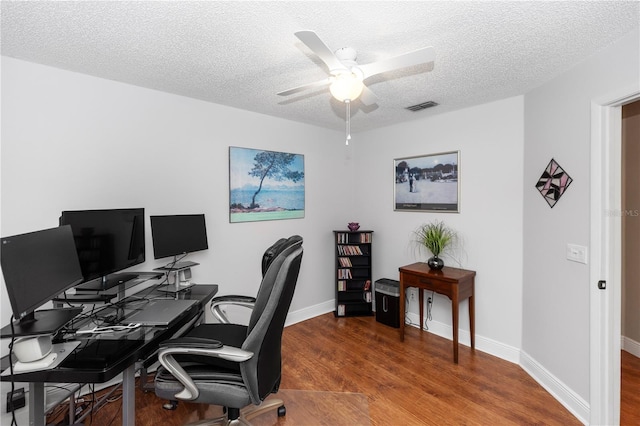 603 Yorkshire Dr, Oviedo, FL 32765 - office space featuring wood finished floors, a textured ceiling, a ceiling fan, and baseboards
