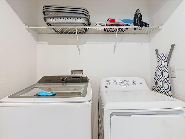 303 Ocean Course Ave, Davenport, FL 33896 - laundry room featuring washing machine and clothes dryer