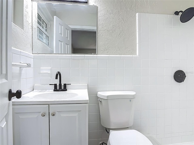 1298 Scottsdale Dr, Ormond Beach, FL 32174 - bathroom with vanity, a textured wall, toilet, and tile walls