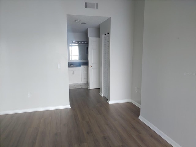 4109 Fairview Vista Pt Unit 315, Orlando, FL 32804 - hall with a sink, baseboards, dark wood-style flooring, and visible vents