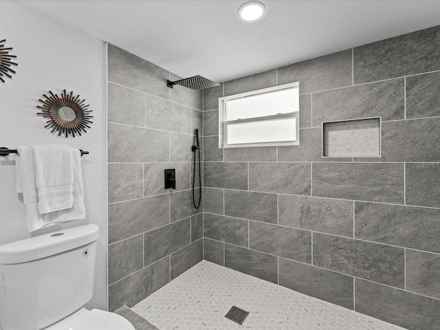 2205 Pine Island Dr, New Smyrna Beach, FL 32168 - full bath featuring tiled shower and toilet