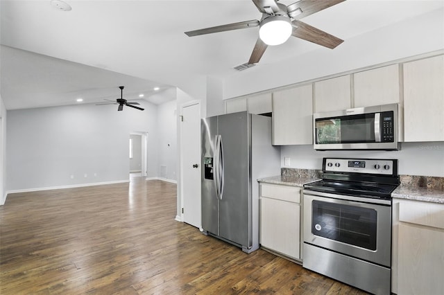 kitchen featuring dark wood finished floors, appliances with stainless steel finishes, ceiling fan, and recessed lighting