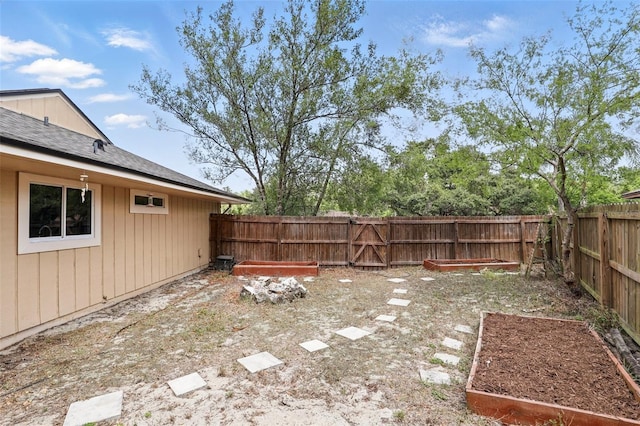 view of yard featuring a fenced backyard