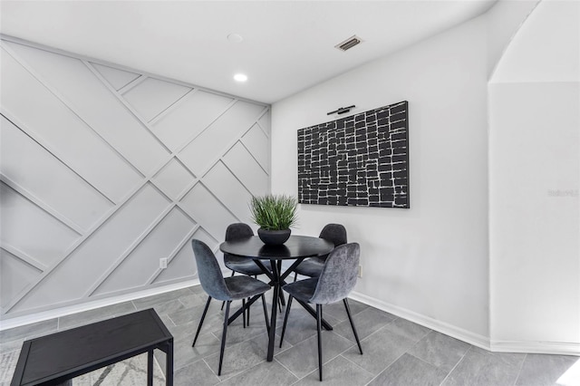 tiled dining area with baseboards, recessed lighting, and visible vents