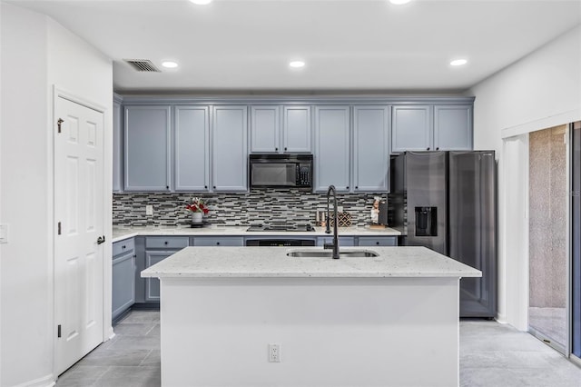 kitchen with a sink, visible vents, gray cabinets, and black appliances