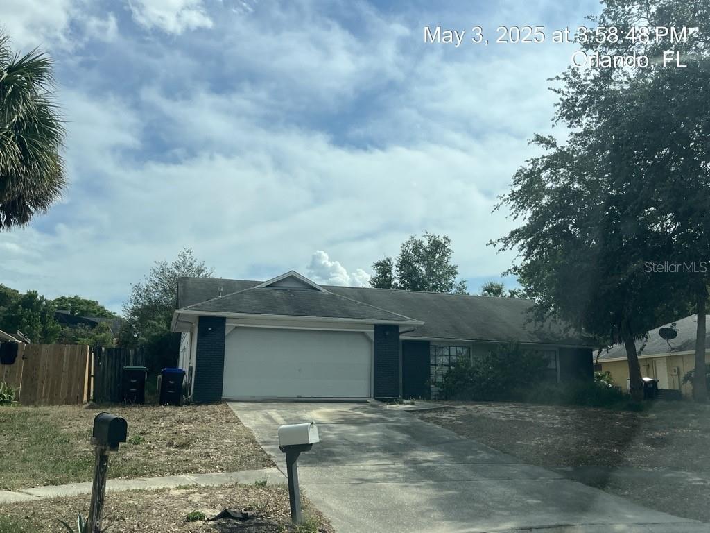 7614 Brisbane Ct, Orlando, FL 32835 - single story home featuring a garage, fence, and driveway