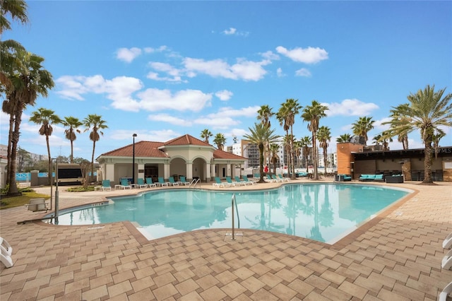 7395 Universal Blvd Unit 203, Orlando, FL 32819 - community pool with a patio area