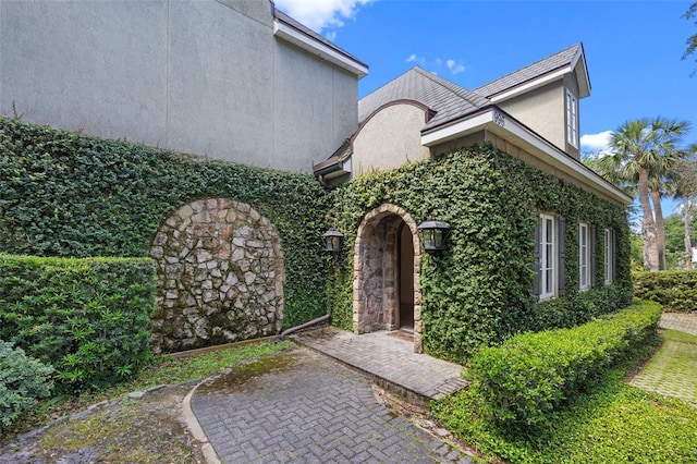 entrance to property with stucco siding