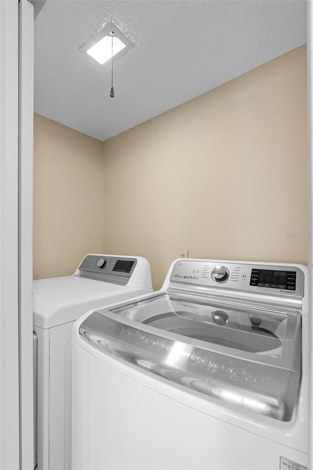 clothes washing area with laundry area and independent washer and dryer