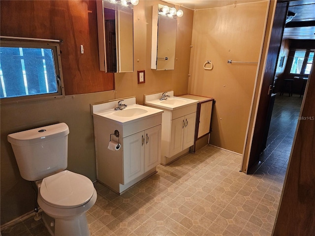 1424 Lake Shore Dr, Casselberry, FL 32707 - bathroom featuring toilet, two vanities, and a sink