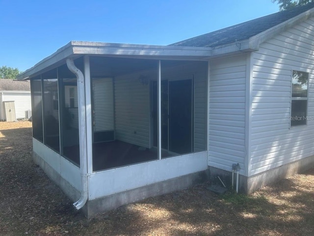 1707 E Schwartz Blvd, Lady Lake, FL 32159 - view of side of home featuring a sunroom and roof with shingles