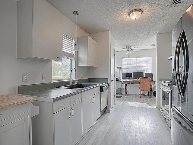 1707 E Schwartz Blvd, Lady Lake, FL 32159 - kitchen featuring a sink, appliances with stainless steel finishes, plenty of natural light, a textured ceiling, and light wood-type flooring