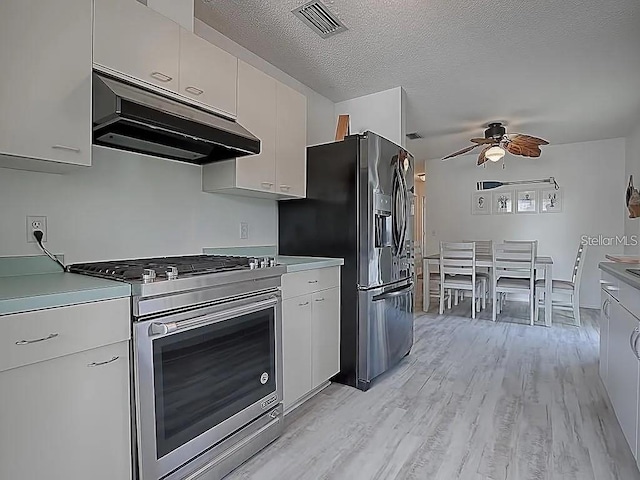 1707 E Schwartz Blvd, Lady Lake, FL 32159 - kitchen with stainless steel appliances, under cabinet range hood, a ceiling fan, light countertops, and light wood finished floors