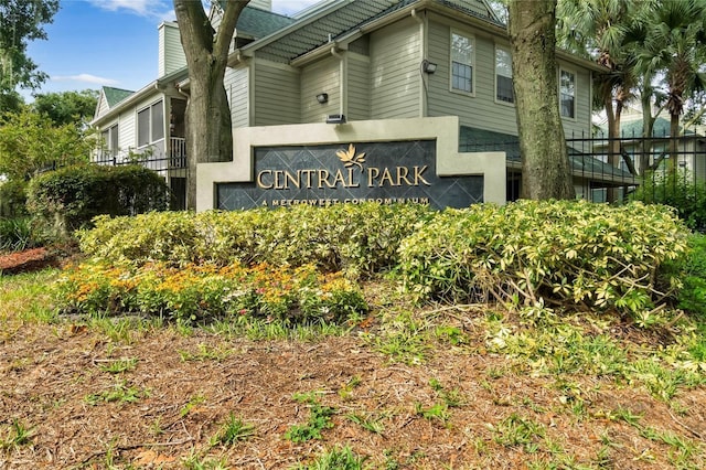 view of community / neighborhood sign