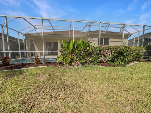 5154 51st Ln W, Bradenton, FL 34210 - back of property with stucco siding, a lanai, and a lawn