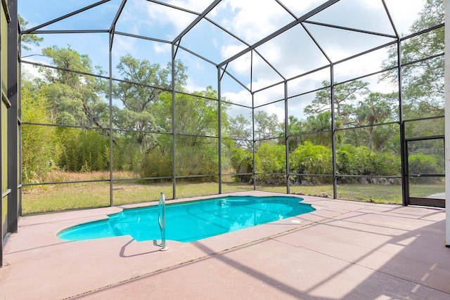 2320 Red Ember Rd, Oviedo, FL 32765 - swimming pool with a patio area and a lanai