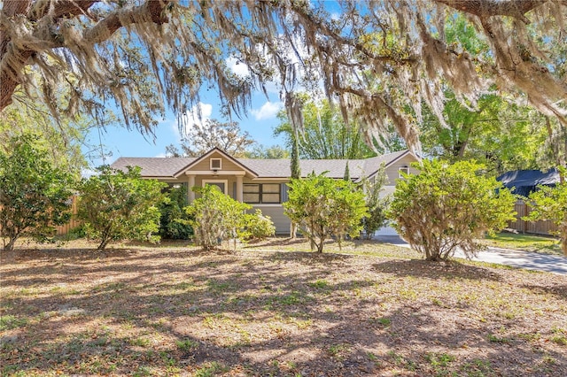 2927 Ahern Dr, Orlando, FL 32817 - ranch-style house with roof with shingles and fence