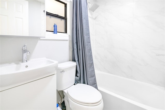 2927 Ahern Dr, Orlando, FL 32817 - full bath featuring shower / bath combo with shower curtain, toilet, and vanity