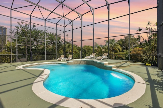 2842 Balforn Tower, Winter Garden, FL 34787 - outdoor pool featuring a patio area, glass enclosure, and a jacuzzi
