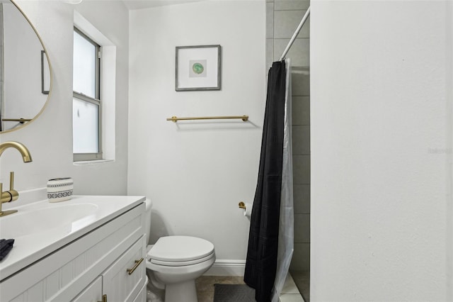 318 E Jersey St, Orlando, FL 32806 - full bathroom with vanity, toilet, a tile shower, and tile patterned floors