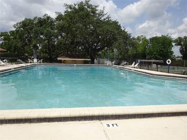 672 Post Oak Cir Unit 106, Altamonte Springs, FL 32701 - community pool with view of wooded area
