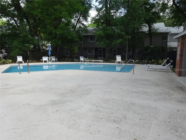 672 Post Oak Cir Unit 106, Altamonte Springs, FL 32701 - community pool with a patio area