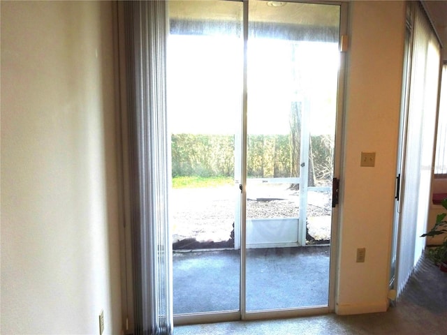 672 Post Oak Cir Unit 106, Altamonte Springs, FL 32701 - doorway to outside with carpet floors