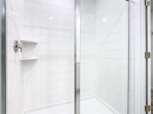 full bathroom featuring a stall shower